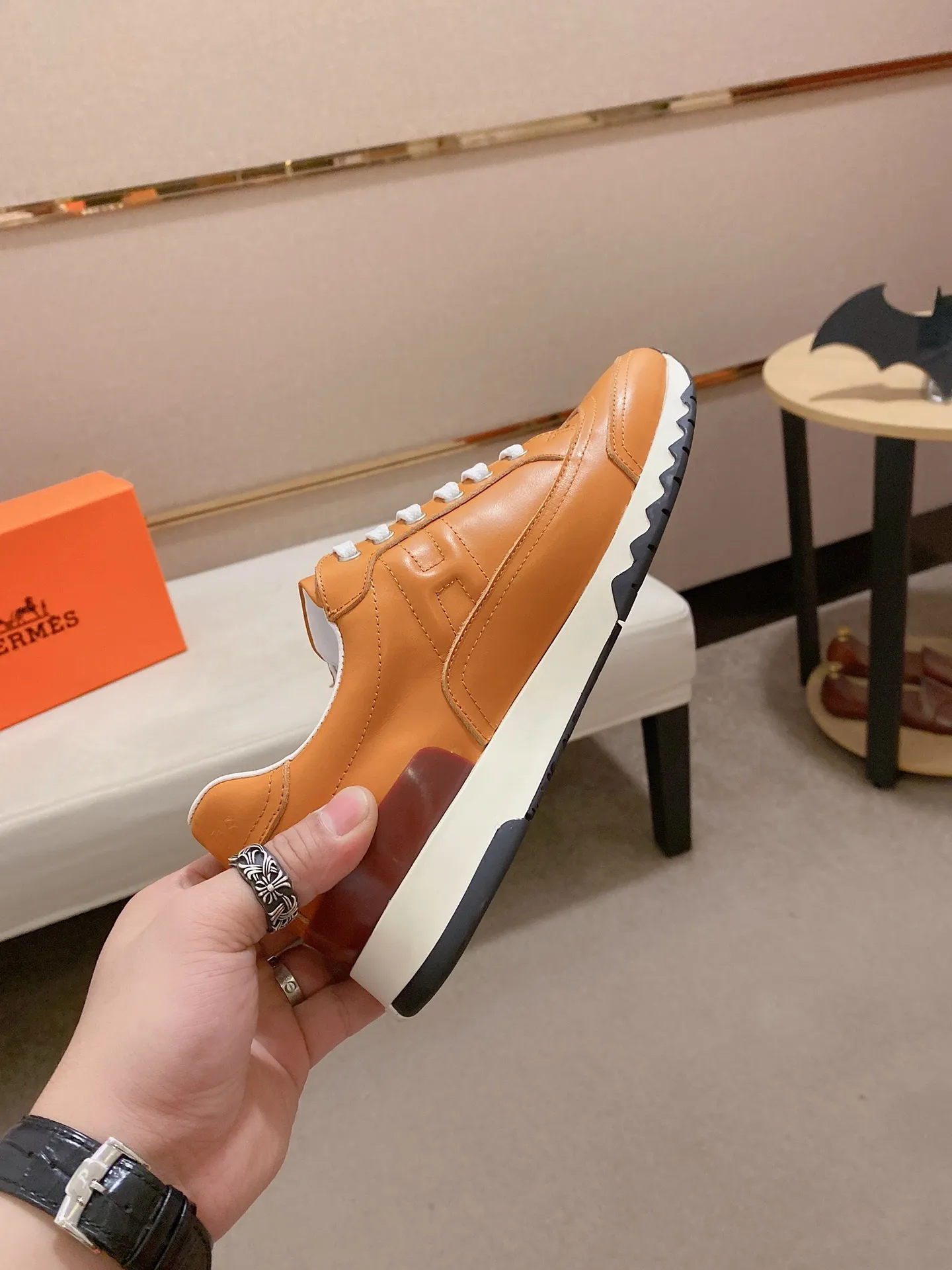 Ex-factory price: 500💰《HERMES》【Classic original single version】Hermès; top 🔝purchasing agent🔍🔍men's latest 🇺🇸sold simultaneously, original imported from Italy ▲▲first-layer cowhide ▲▲ (high-end, nobility and class) ) Exquisite workmanship (Italian 🇮🇹 imported water-dyed 🐂 cowhide lining) sole: original sole provided by the original factory, ⚠️exclusive double-layer activity·TPR·rubber·combined molded outsole; super comfortable·wear-resistant·non-slip·environmental protection The real thing is more beautiful when photographed in kind (high quality, following orders), you can come in and out at will * Number of yards: 38·39·40·41·42·43·44# (can be customized 45.)